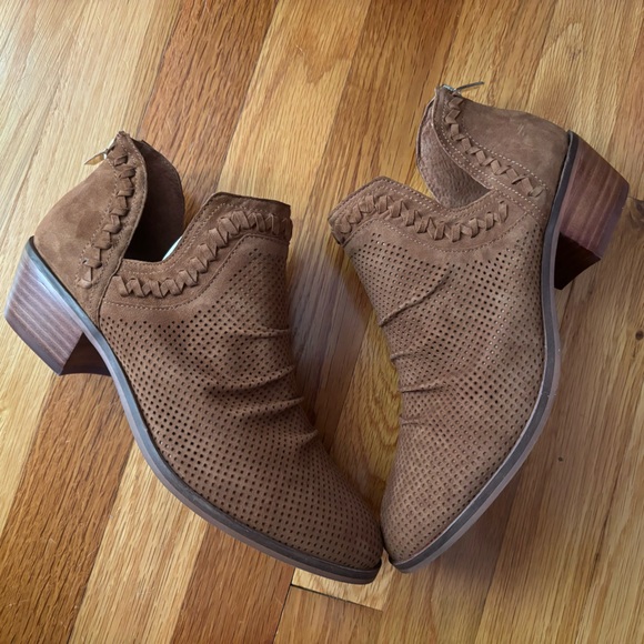 🍁 Vince Camuto Suede Booties - Wide 🍁 - Picture 14 of 14